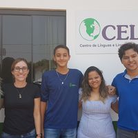 Analice Suares - Coordenadora do Curso Técnico em Agropecuária Integrado ao Ensino Médio Jezisbel Souza - Embaixadora da DSRI em Campo Novo do Parecis Carlos Parmejane - Estudante que irá participar da entrevista do programa em Cuiabá Renata Fernande